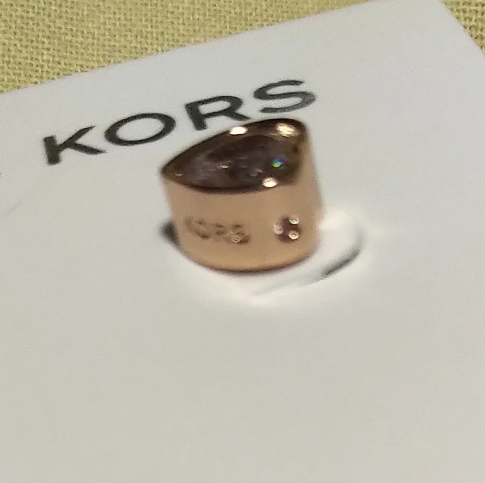 BRAND NEW MICHAEL KORS CRYSTAL HEART STONES EARRINGS - Picture 3 of 3